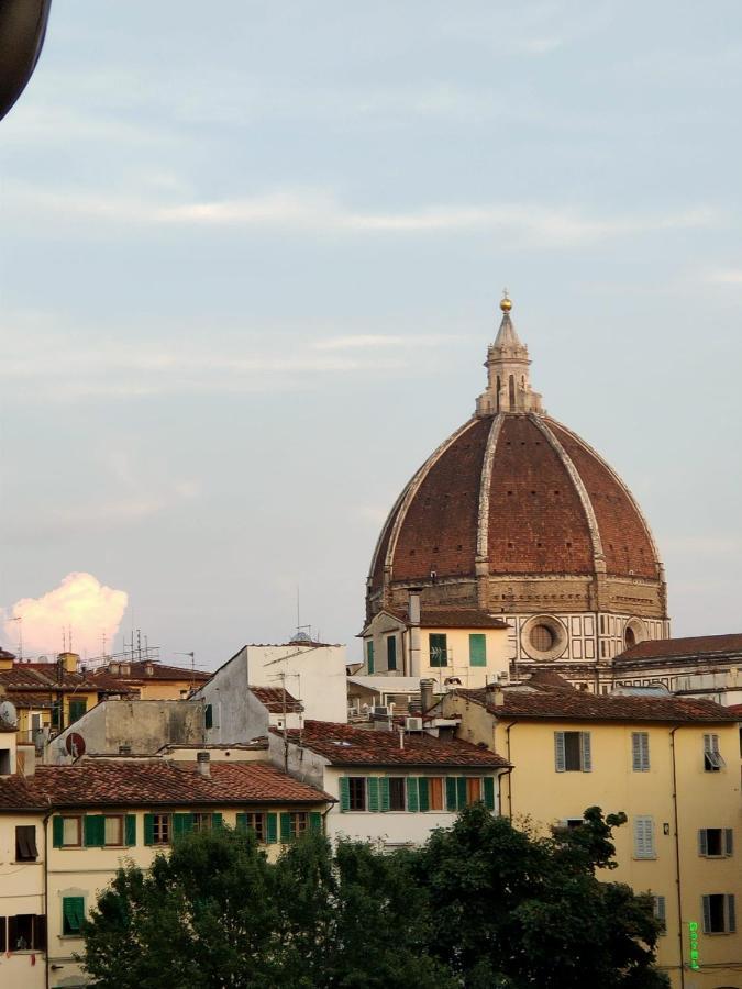 Overlooking's Duomo In Mercato Centrale Florença